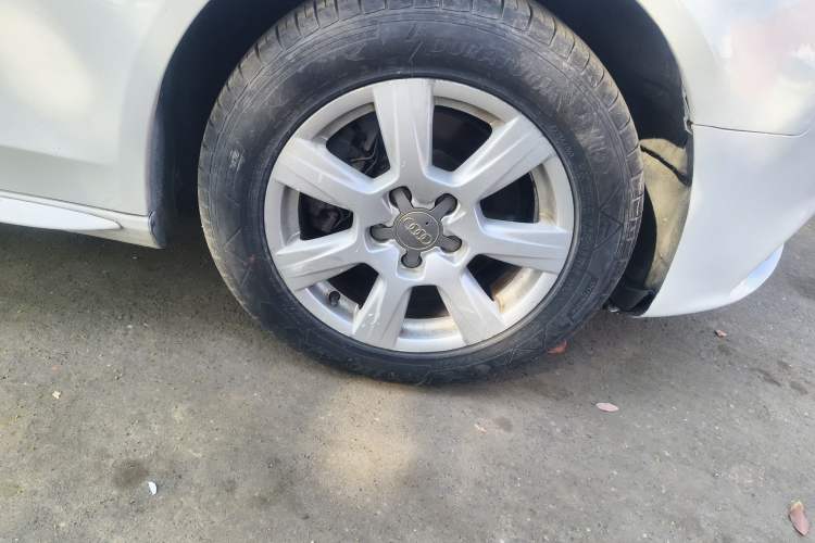 Used Audi A4L 2011 2.0 TFSI Comfort Model Right Front Wheel Hub