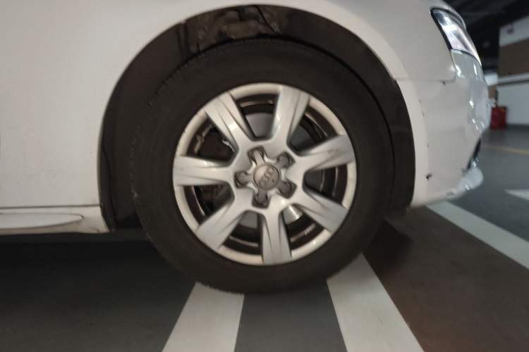 Used Audi A4L 2011 2.0 TFSI Comfort Model Right Front Wheel Hub