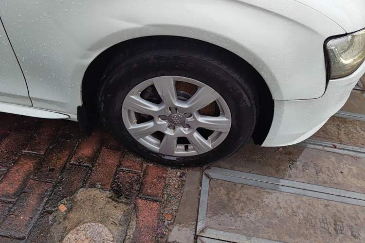 Used Audi A4L 2011 2.0 TFSI Standard Model Right Front Wheel Hub