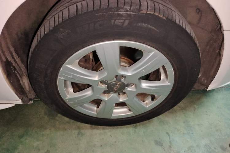 Used Audi A4L 2011 2.0 TFSI Standard Model Right Front Wheel Hub