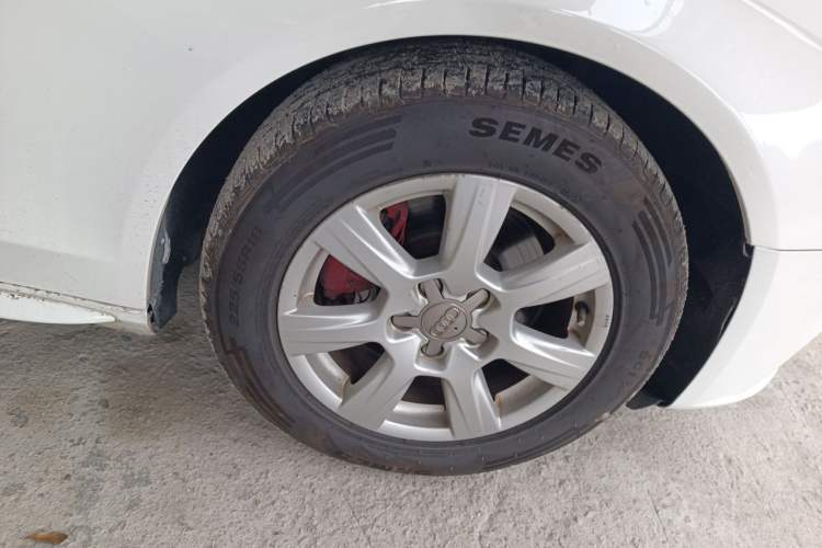 Used Audi A4L 2011 2.0 TFSI Standard Model Right Front Wheel Hub