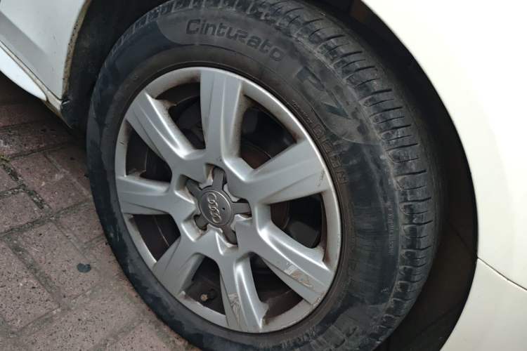 Used Audi A4L 2011 2.0 TFSI Comfort Model Right Front Wheel Hub