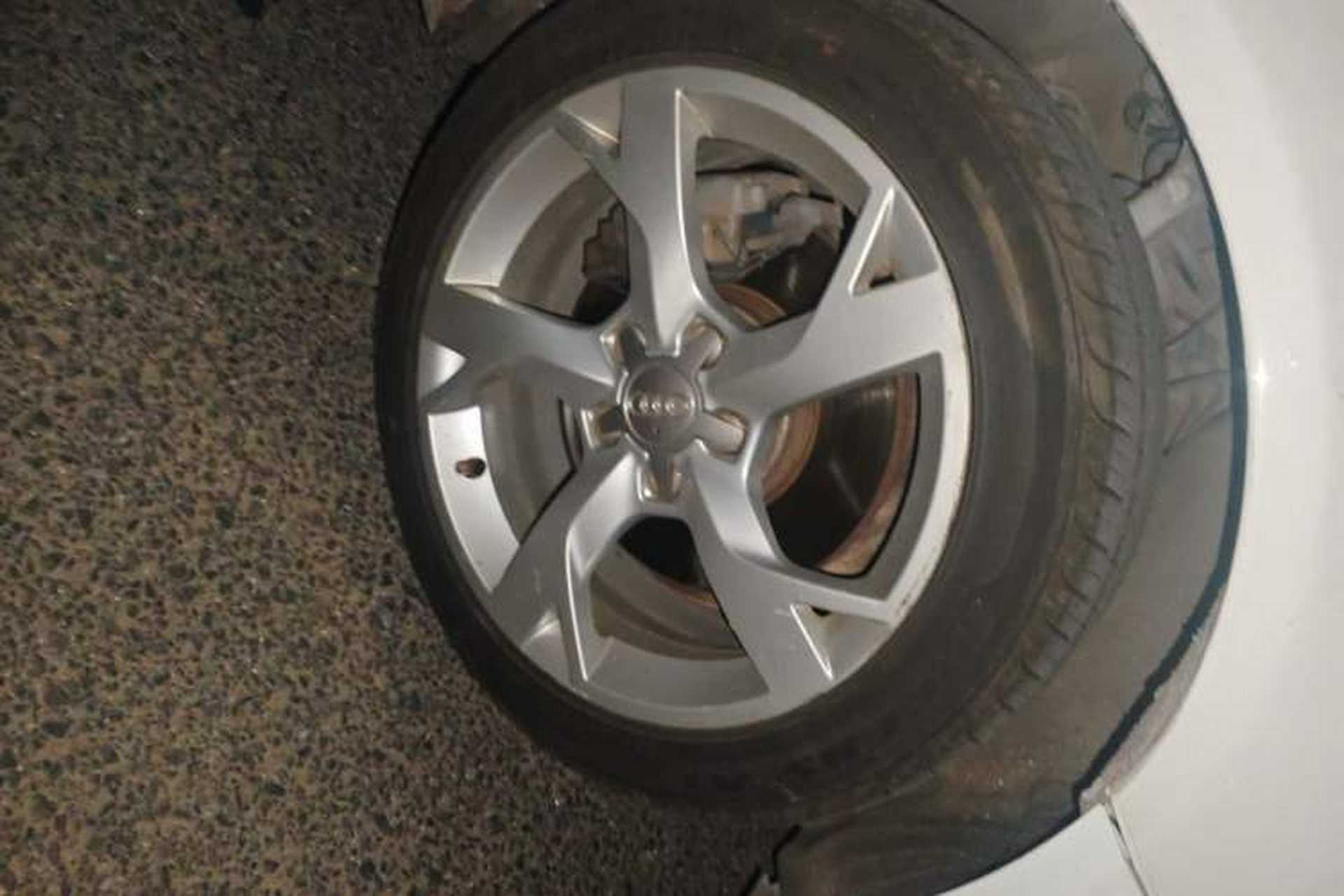 Used Audi A4L 2011 2.0 TFSI Comfort Model Right Front Wheel Hub