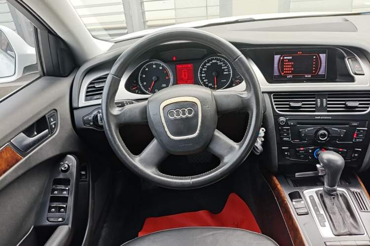 Used Audi A4L 2011 2.0 TFSI Comfort Model Steering Wheel