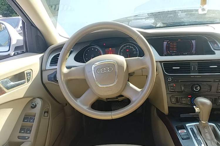 Used Audi A4L 2011 2.0 TFSI Comfort Model Steering Wheel