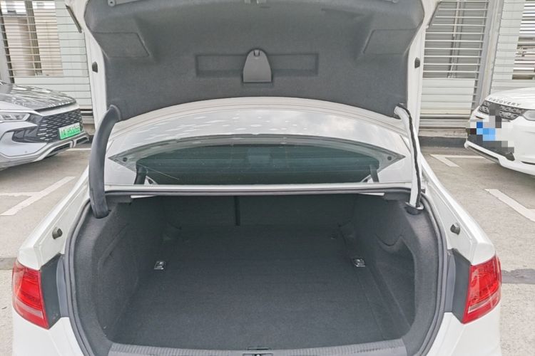 Used Audi A4L 2011 2.0 TFSI Comfort Model Trunk