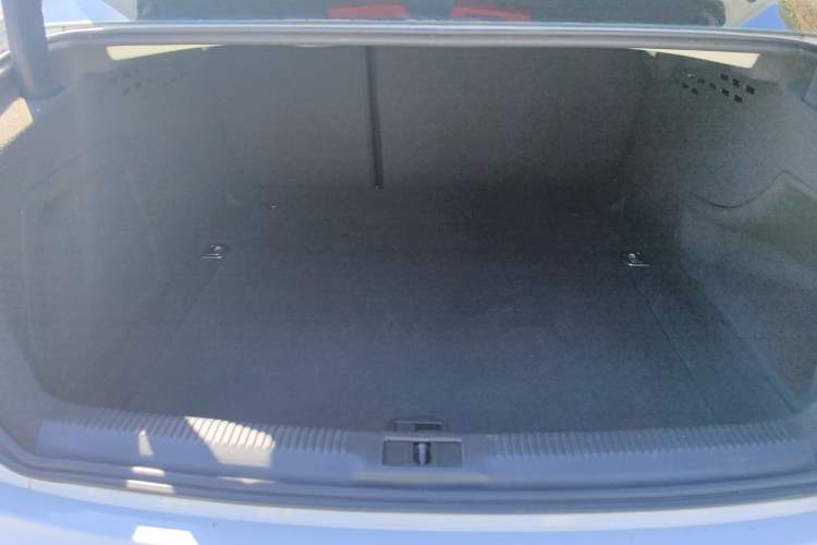 Used Audi A4L 2011 2.0 TFSI Standard Model Trunk