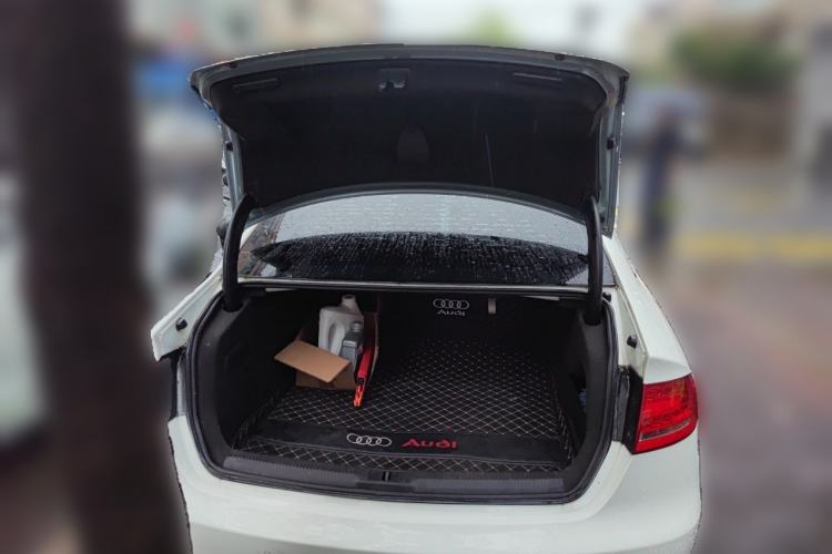 Used Audi A4L 2011 2.0 TFSI Standard Model Trunk