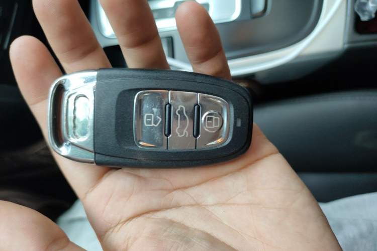 Used Audi A4L 2011 2.0 TFSI Standard Model Vehicle Key