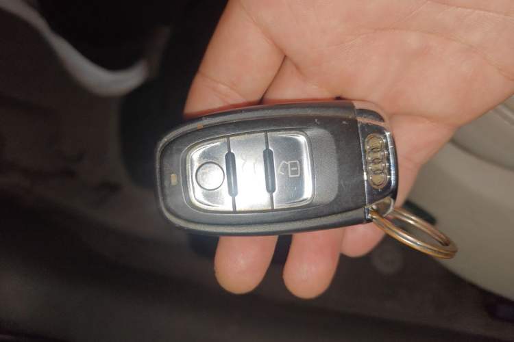 Used Audi A4L 2011 2.0 TFSI Comfort Model Vehicle Key
