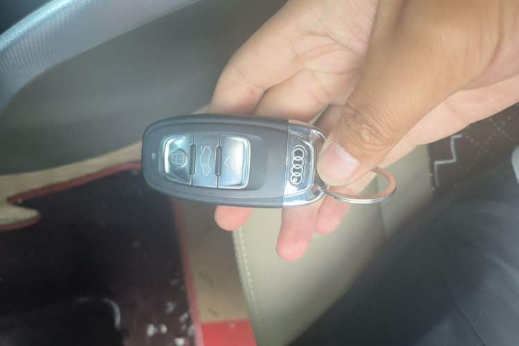 Used Audi A4L 2011 2.0 TFSI Standard Model Vehicle Key