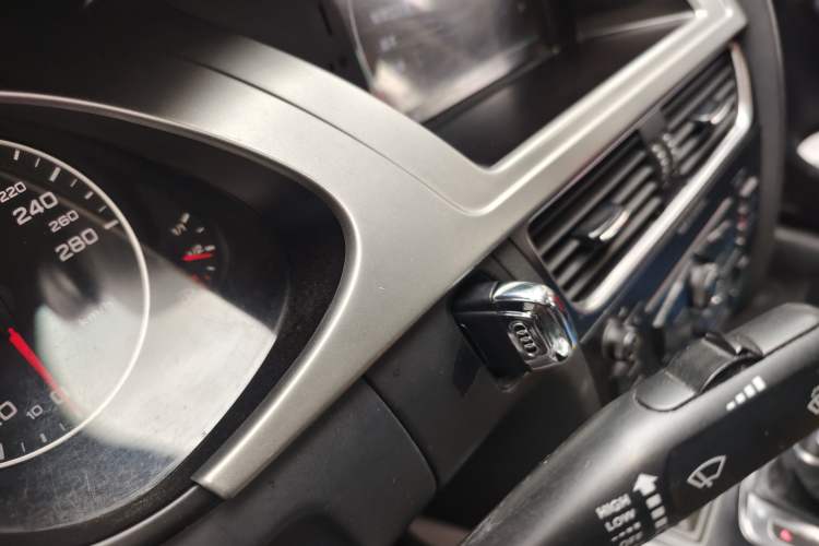 Used Audi A4L 2011 2.0 TFSI Standard Model Vehicle Key