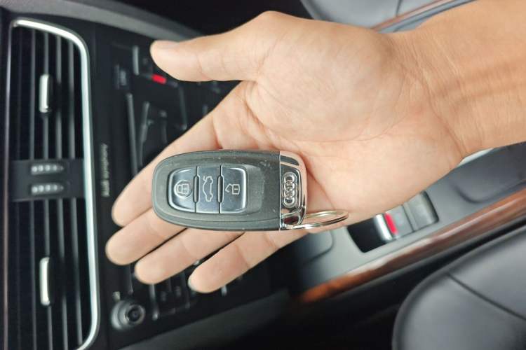 Used Audi A4L 2011 2.0 TFSI Standard Model Vehicle Key