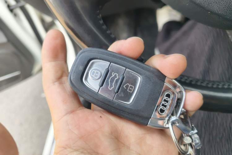 Used Audi A4L 2011 2.0 TFSI Comfort Model Vehicle Key