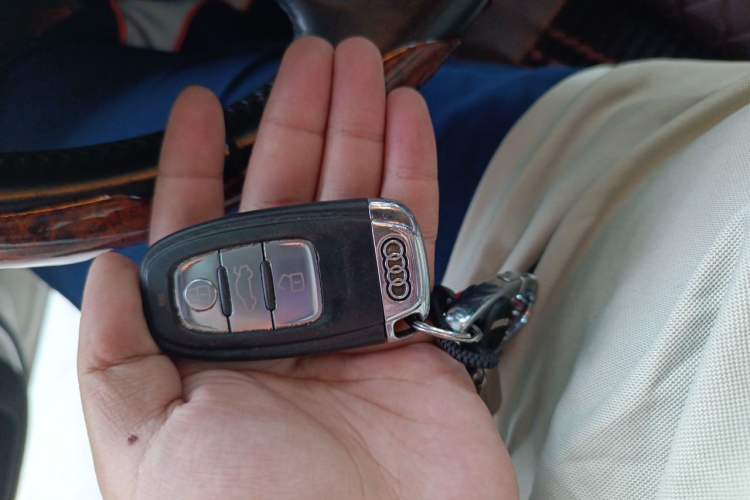 Used Audi A4L 2011 2.0 TFSI Standard Model Vehicle Key
