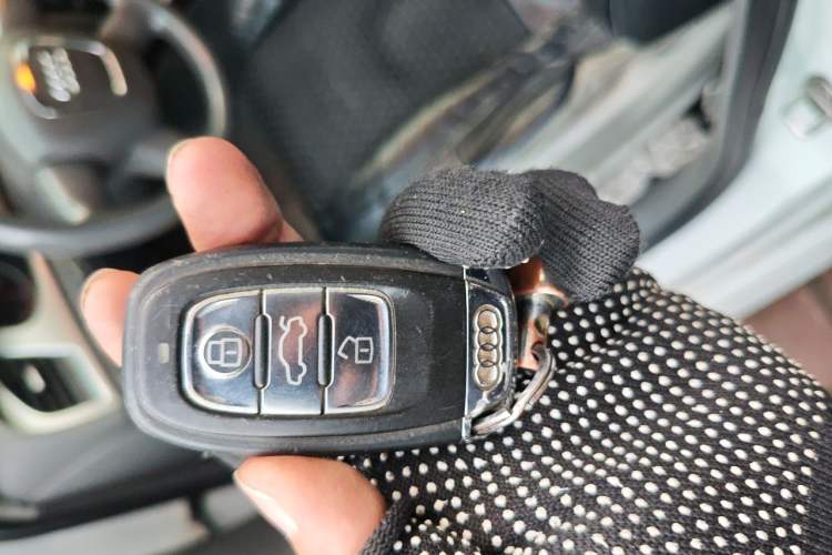 Used Audi A4L 2011 2.0 TFSI Comfort Model Vehicle Key