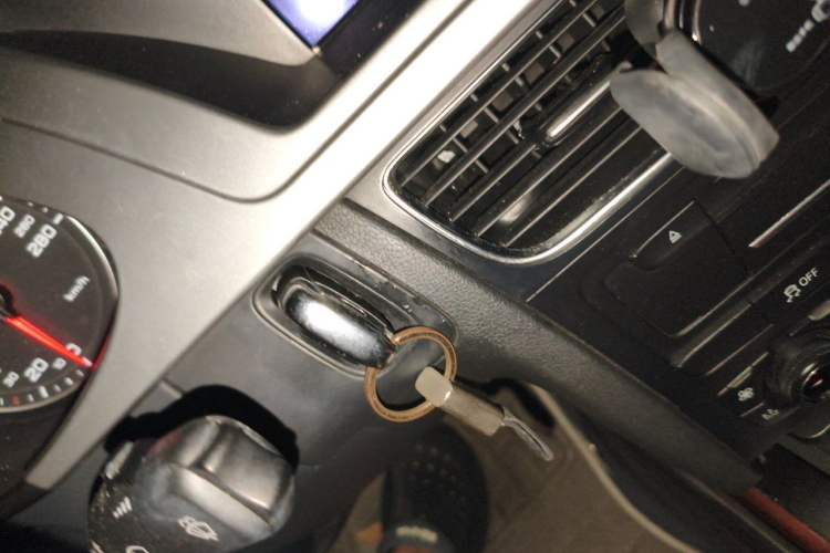 Used Audi A4L 2011 2.0 TFSI Technology Edition Vehicle Key