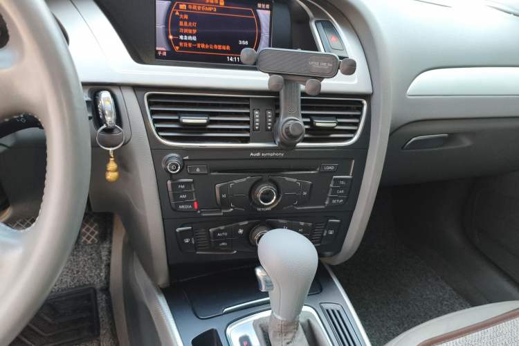 Used Audi A4L 2011 2.0 TFSI Standard Model Audio And AC Panel
