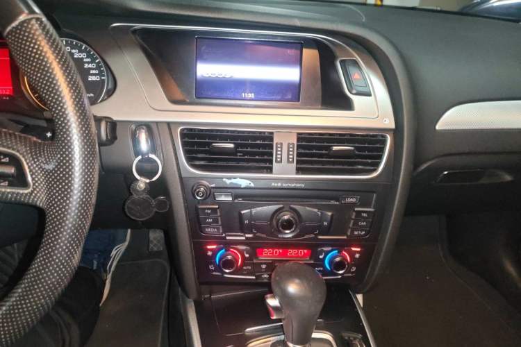 Used Audi A4L 2011 2.0 TFSI Comfort Model Audio And AC Panel