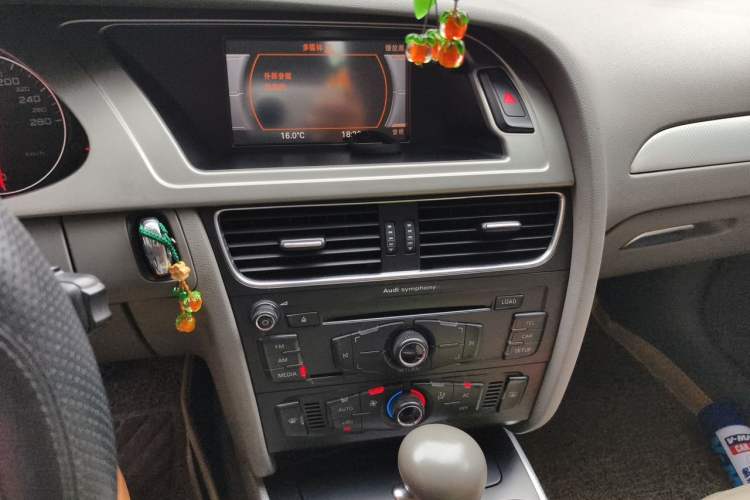 Used Audi A4L 2011 2.0 TFSI Standard Model Audio And AC Panel