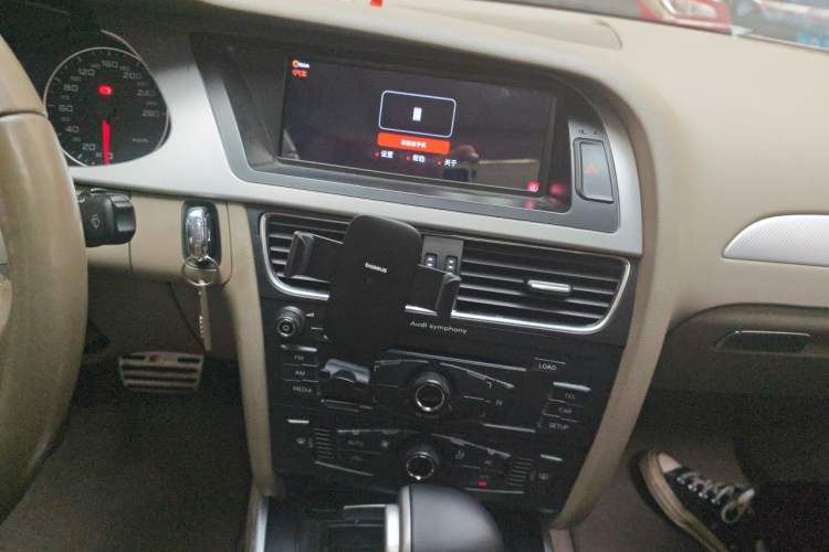 Used Audi A4L 2011 2.0 TFSI Standard Model Audio And AC Panel