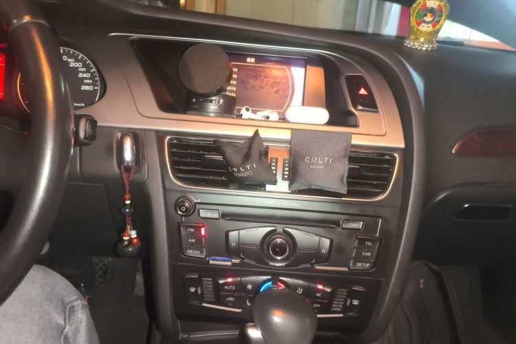 Used Audi A4L 2011 2.0 TFSI Comfort Model Audio And AC Panel