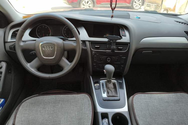 Used Audi A4L 2011 2.0 TFSI Standard Model Center Console