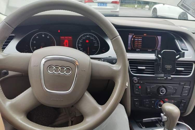 Used Audi A4L 2011 2.0 TFSI Comfort Model Center Console
