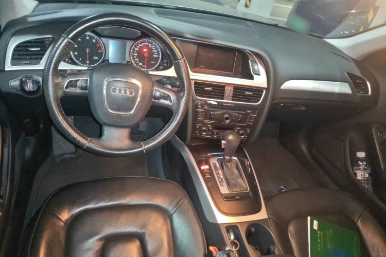 Used Audi A4L 2011 2.0 TFSI Comfort Model Center Console