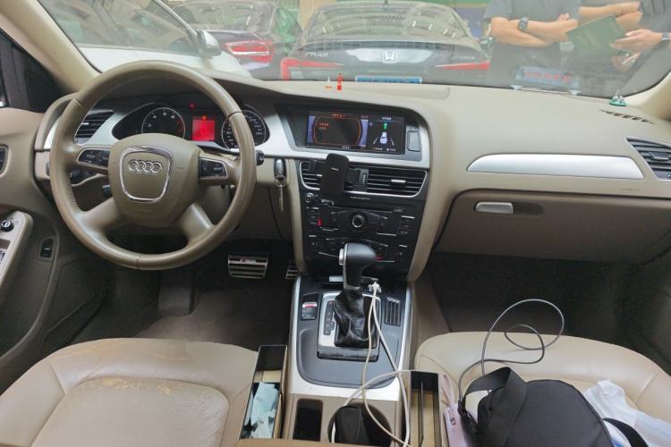Used Audi A4L 2011 2.0 TFSI Standard Model Center Console