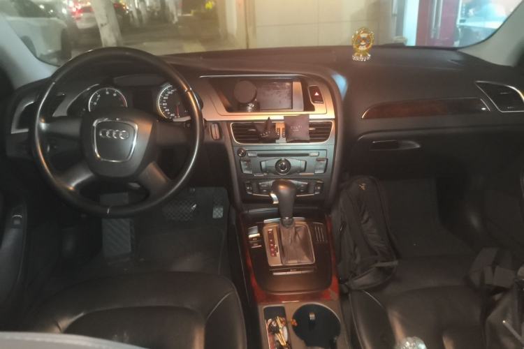 Used Audi A4L 2011 2.0 TFSI Comfort Model Center Console