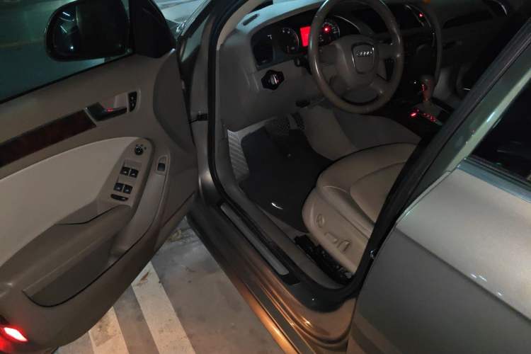 Used Audi A4L 2011 2.0 TFSI Comfort Model Driver Seat