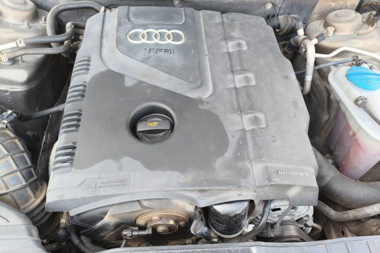 Used Audi A4L 2011 2.0 TFSI Standard Model Engine Bay