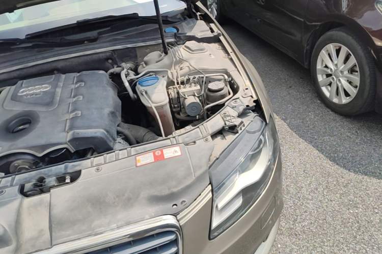 Used Audi A4L 2011 2.0 TFSI Comfort Model Engine Bay Left