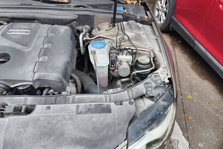 Used Audi A4L 2011 2.0 TFSI Standard Model Engine Bay Left