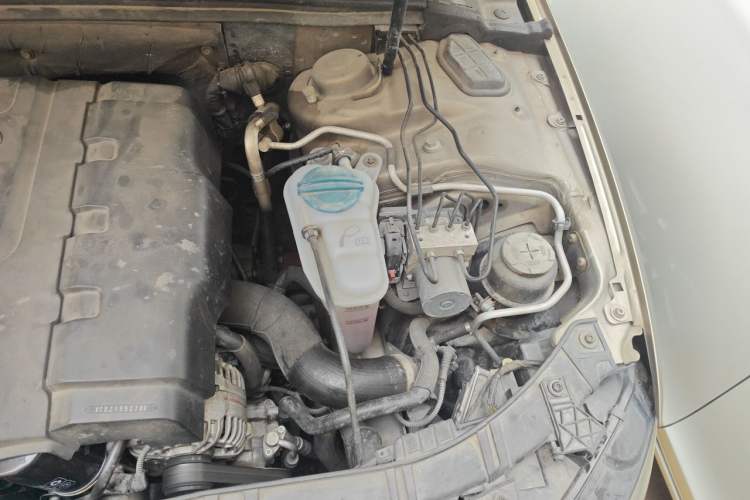 Used Audi A4L 2011 2.0 TFSI Standard Model Engine Bay Left
