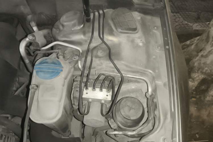 Used Audi A4L 2011 2.0 TFSI Comfort Model Engine Bay Left
