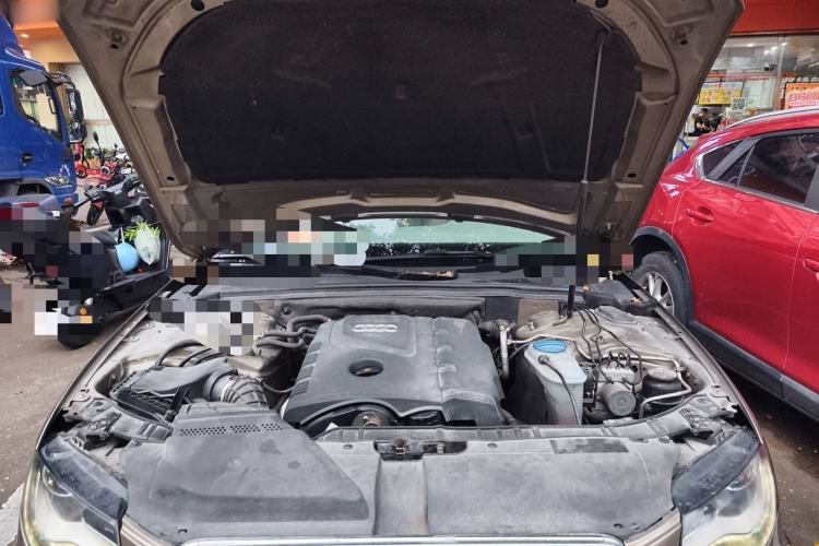 Used Audi A4L 2011 2.0 TFSI Standard Model Engine Bay