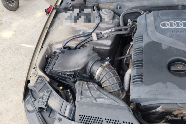 Used Audi A4L 2011 2.0 TFSI Standard Model Engine Bay Right