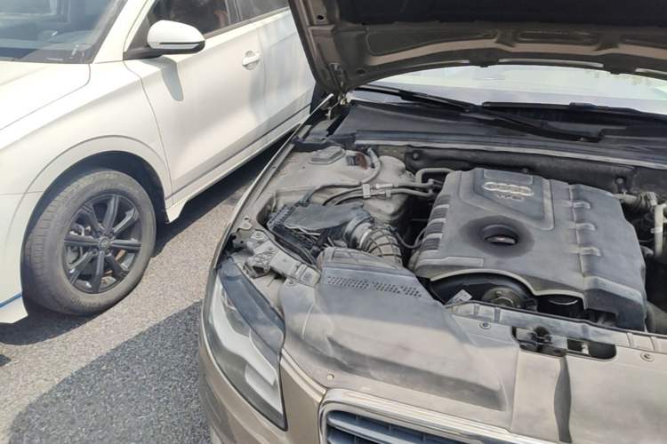 Used Audi A4L 2011 2.0 TFSI Comfort Model Engine Bay Right