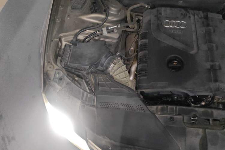 Used Audi A4L 2011 2.0 TFSI Comfort Model Engine Bay Right