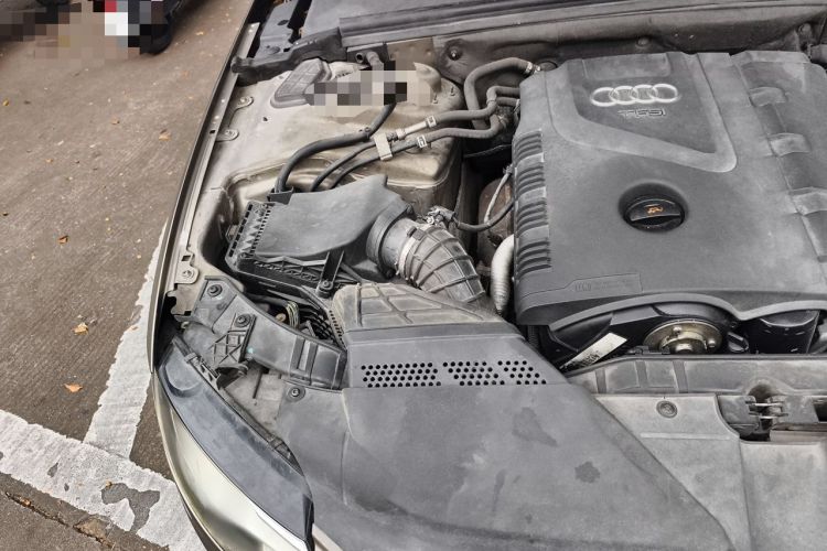 Used Audi A4L 2011 2.0 TFSI Standard Model Engine Bay Right