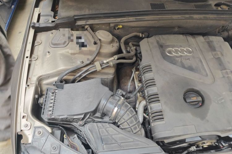 Used Audi A4L 2011 2.0 TFSI Standard Model Engine Bay Right