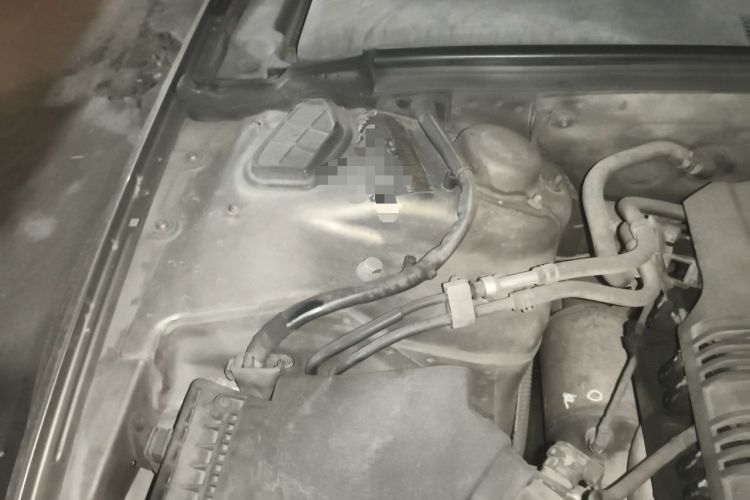 Used Audi A4L 2011 2.0 TFSI Comfort Model Engine Bay Right