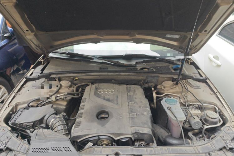 Used Audi A4L 2011 2.0 TFSI Standard Model Engine Bay
