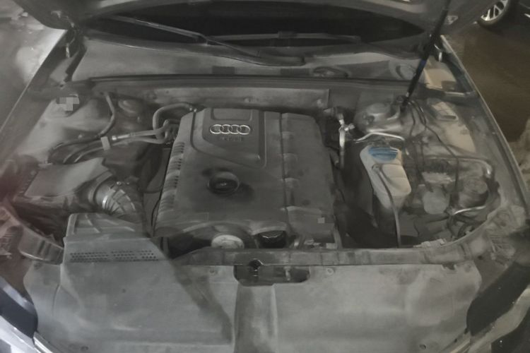 Used Audi A4L 2011 2.0 TFSI Comfort Model Engine Bay