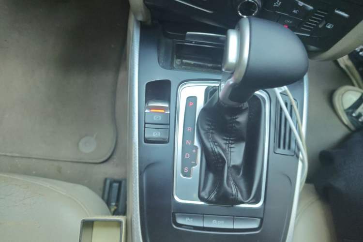Used Audi A4L 2011 2.0 TFSI Standard Model Gear Lever