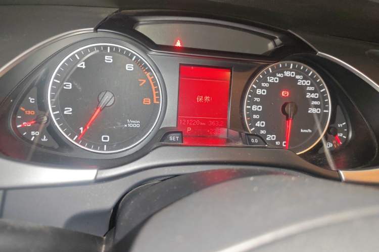 Used Audi A4L 2011 2.0 TFSI Comfort Model Odometer Close Up