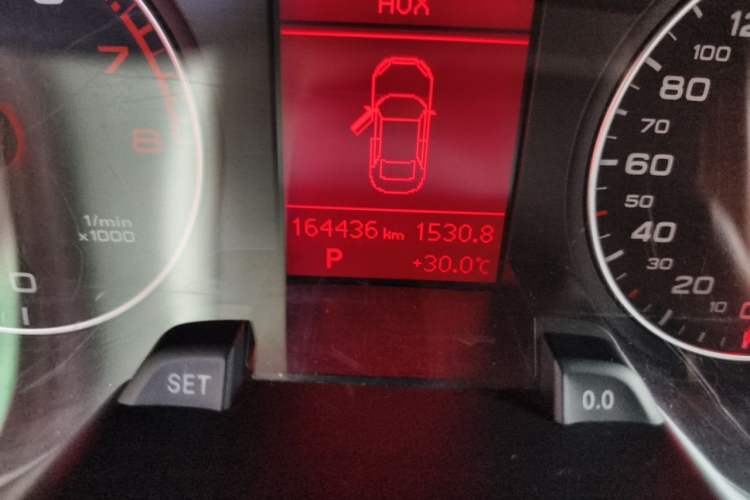 Used Audi A4L 2011 2.0 TFSI Standard Model Odometer Close Up