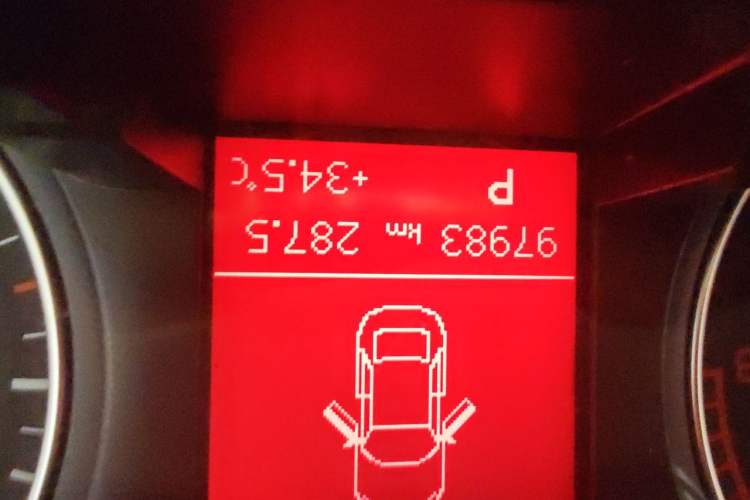 Used Audi A4L 2011 2.0 TFSI Standard Model Odometer Close Up